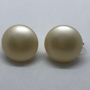 VTG RICHELIEU  Costume Jewelry  Faux Pearl Earrings Screw Back Clipons 1960’s